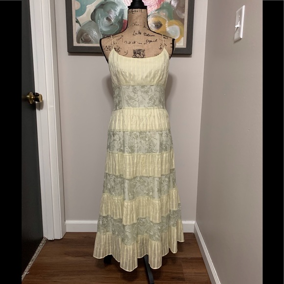 Ann Taylor Dresses & Skirts - Elegant Ann Taylor Silk and Lace Summer Dress💕
